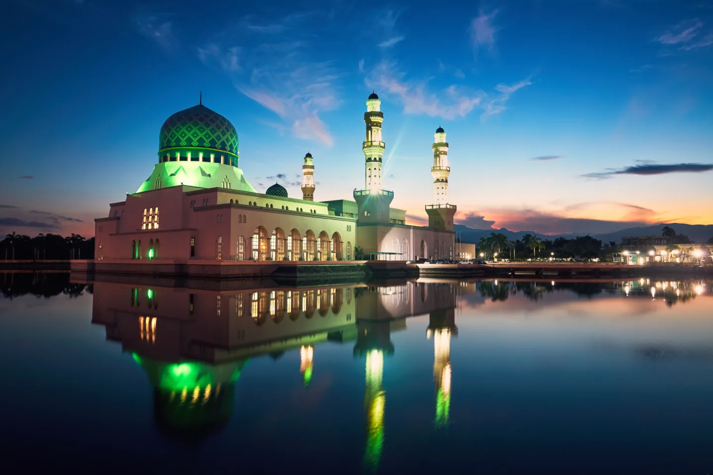 Kota kinabalu mosque at dawn PRCUJQY